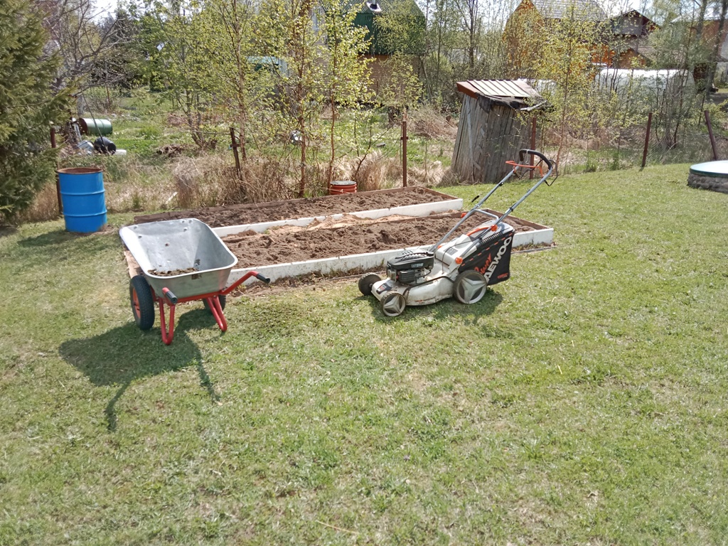 Скарификация и аэрация газона в Новожилово в Приозерском районе